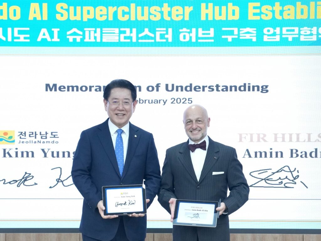 Photo of Governor Kim of the Jeollanam-do Province with Dr Amin Badr-El-Din at a MoU signing ceremony for the world's largest AI data centre being established in South Korea.