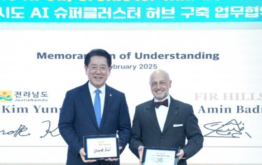 Photo of Governor Kim of the Jeollanam-do Province with Dr Amin Badr-El-Din at a MoU signing ceremony for the world's largest AI data centre being established in South Korea.