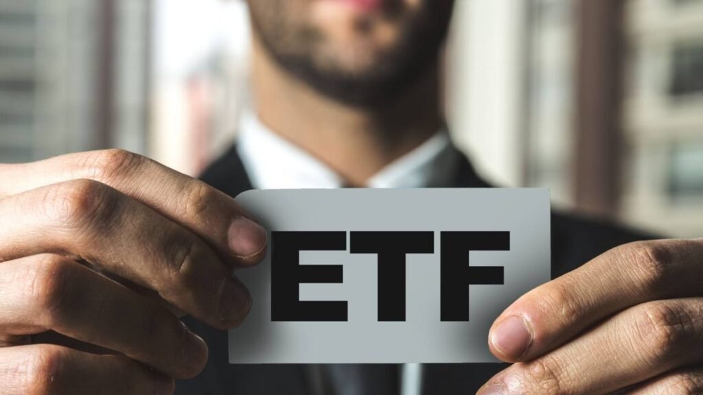 Crypto ETFs Remain Under Pressure With $371 Million in Outflows for Bitcoin and $22 Million for Ether