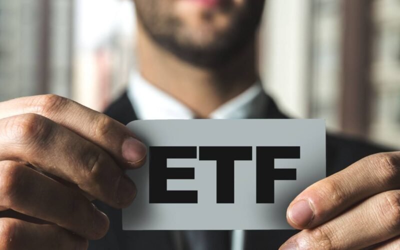 Crypto ETFs Remain Under Pressure With $371 Million in Outflows for Bitcoin and $22 Million for Ether