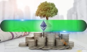 Ethereum Steals the Spotlight With $1.59B Inflows, But Not All Altcoins Are Winning