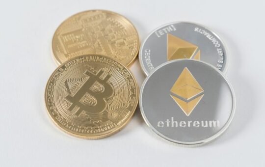 Bitcoin slides, Ether, XRP, Dogecoin move lower ahead of Fed Chair’s final Jackson Hole speech