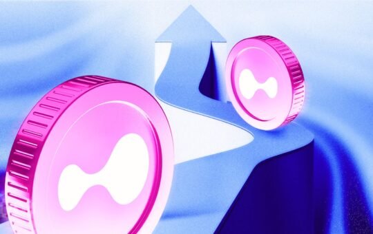 Why Does HYPE Benefit as Market Liquidations Grow Larger?