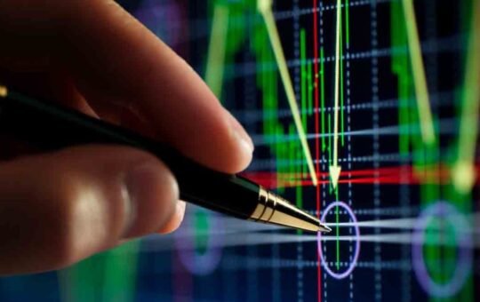 12 Altcoins Flash Accumulation Signals as 6 Others See Exchange Inflows