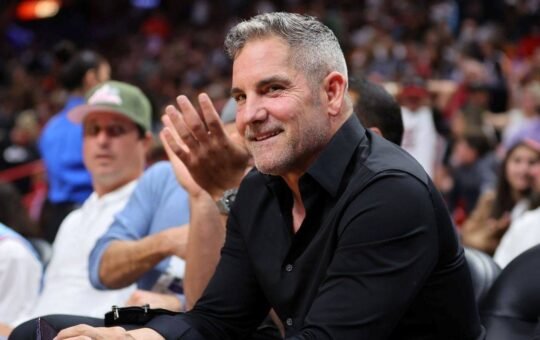 Cardone Capital Tops 2,700 BTC With Bitcoin Near $59K – Bitcoin News