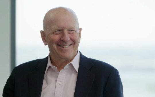 Goldman Sachs CEO Backs CLARITY Act as Senate Divides Over Crypto Bill